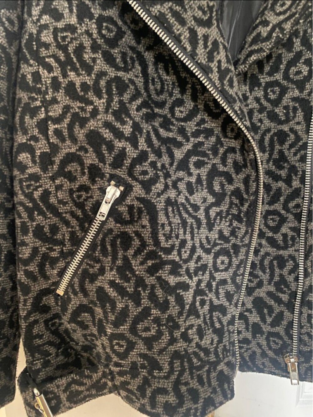Barely worn jacket - Picture 3 of 3